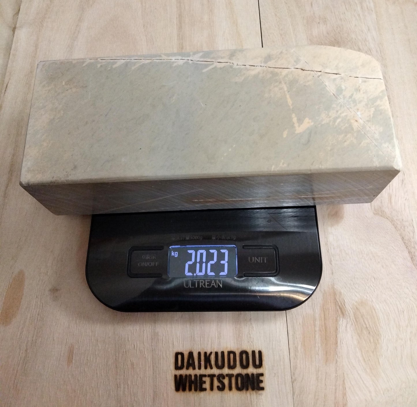 Shohonzan Tenjō Suita 2023g – Soft Thick-Block Whetstone with Subtle Karasu | Japanese Natural Finishing Stone
