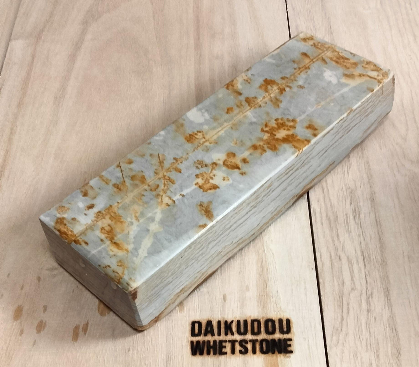 Shohonzan White Tenjo Suita 1175g – Soft Japanese Natural Whetstone with Golden Renge Pattern | Finishing Stone for Knife