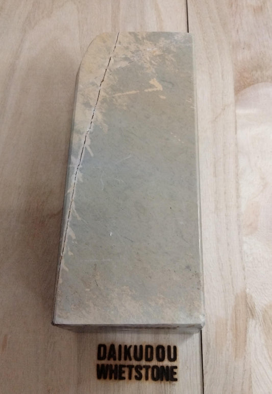 Shohonzan Tenjō Suita 2023g – Soft Thick-Block Whetstone with Subtle Karasu | Japanese Natural Finishing Stone