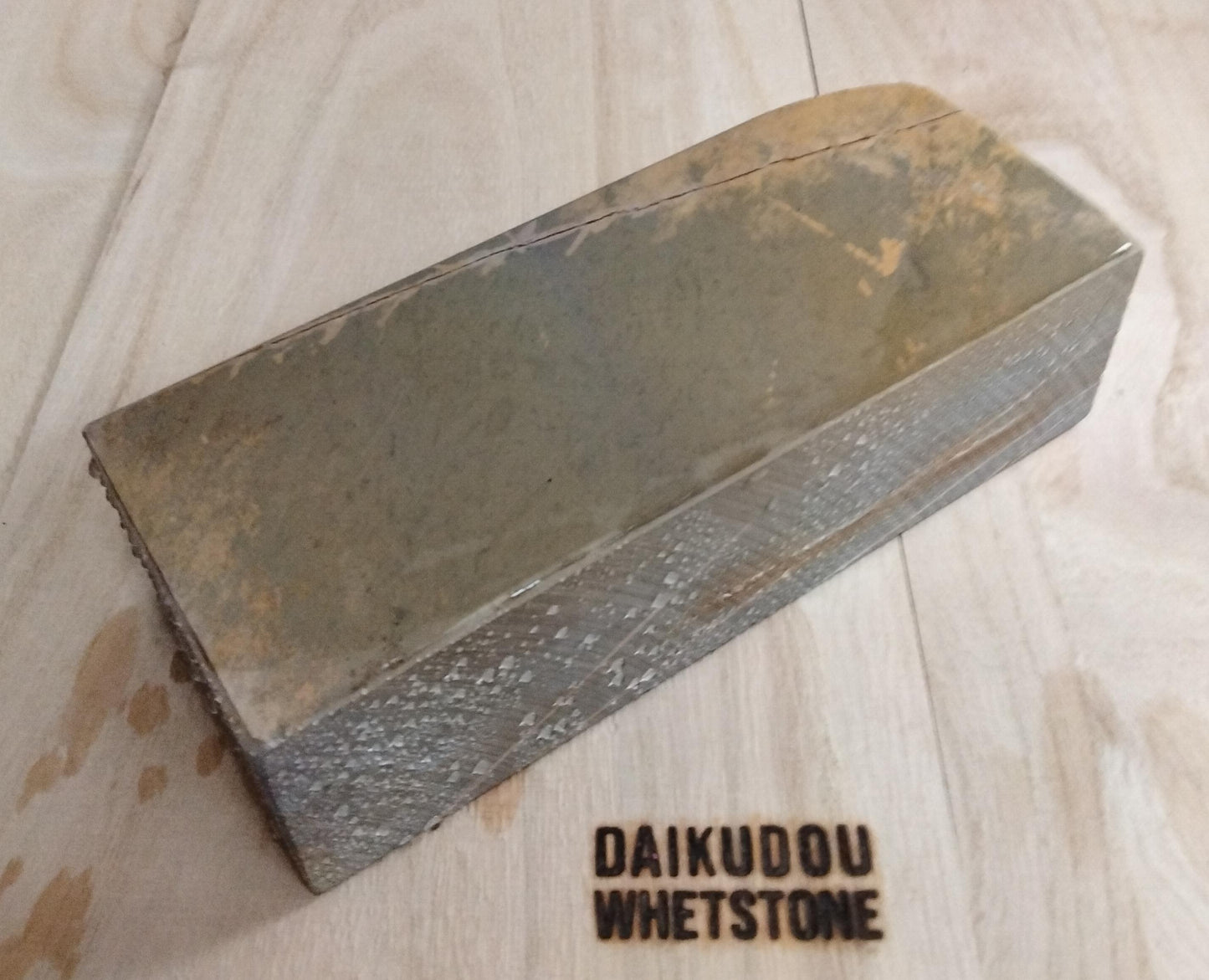 Shohonzan Tenjō Suita 2023g – Soft Thick-Block Whetstone with Subtle Karasu | Japanese Natural Finishing Stone