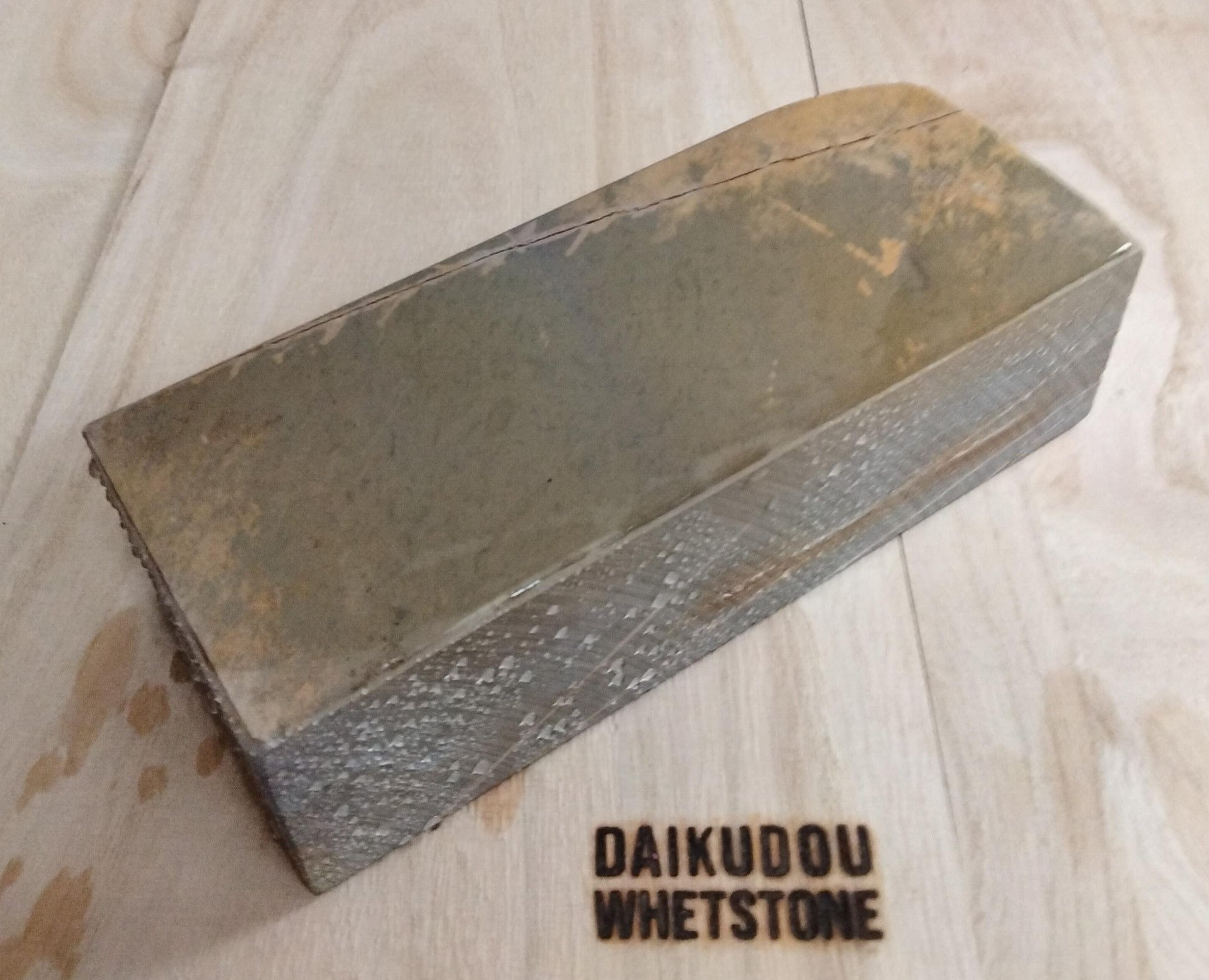 Shohonzan Tenjō Suita 2023g – Soft Thick-Block Whetstone with Subtle Karasu | Japanese Natural Finishing Stone