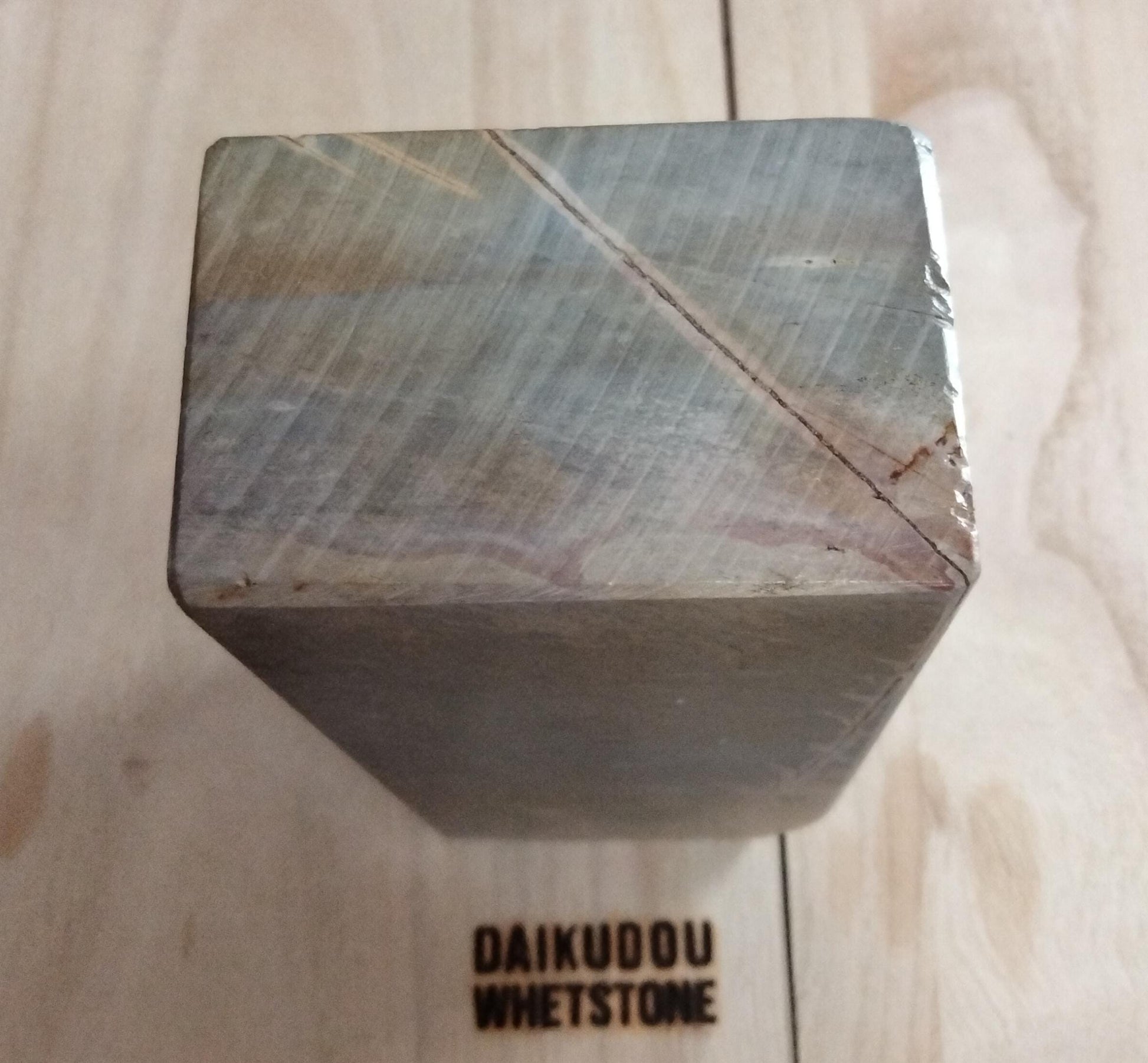Shohonzan Tenjō Suita 2023g – Soft Thick-Block Whetstone with Subtle Karasu | Japanese Natural Finishing Stone
