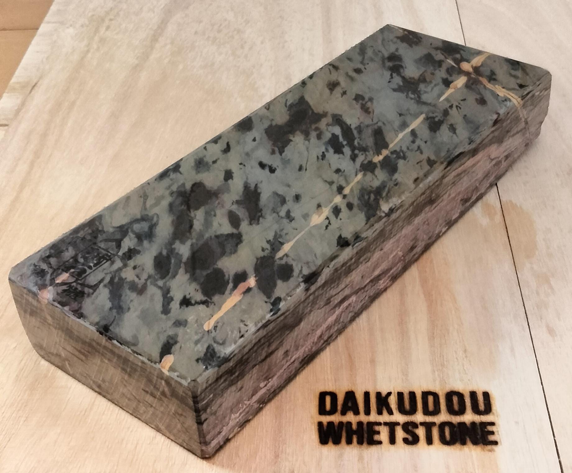 Shohonzan Karasu 1145g, Dressed, Black Crow Pattern, Finishing Stone
