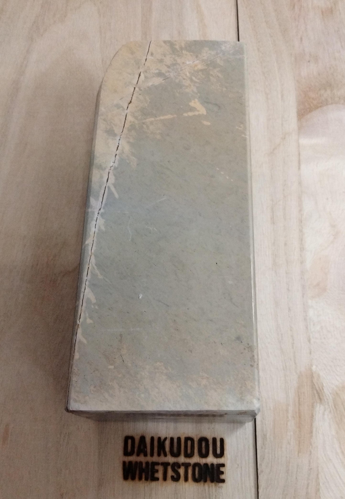 Shohonzan Tenjō Suita 2023g – Soft Thick-Block Whetstone with Subtle Karasu | Japanese Natural Finishing Stone