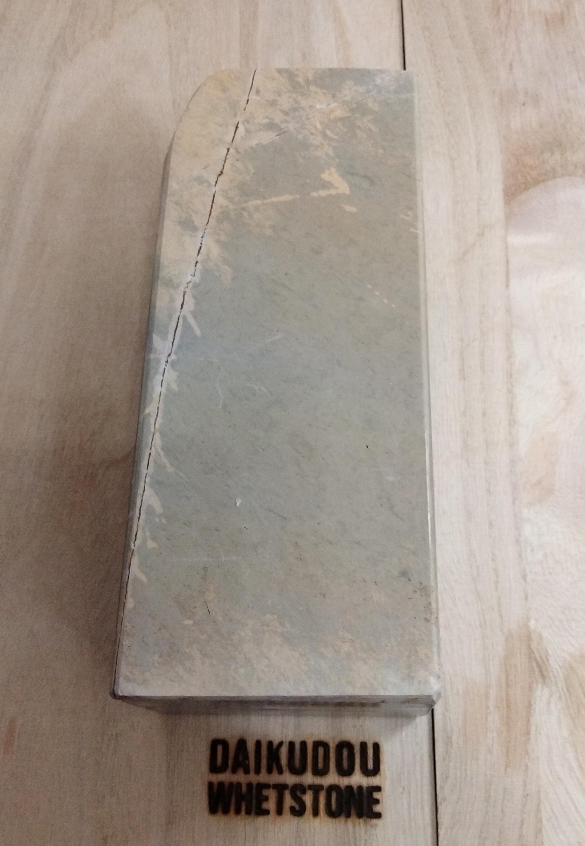 Shohonzan Tenjō Suita 2023g – Soft Thick-Block Whetstone with Subtle Karasu | Japanese Natural Finishing Stone