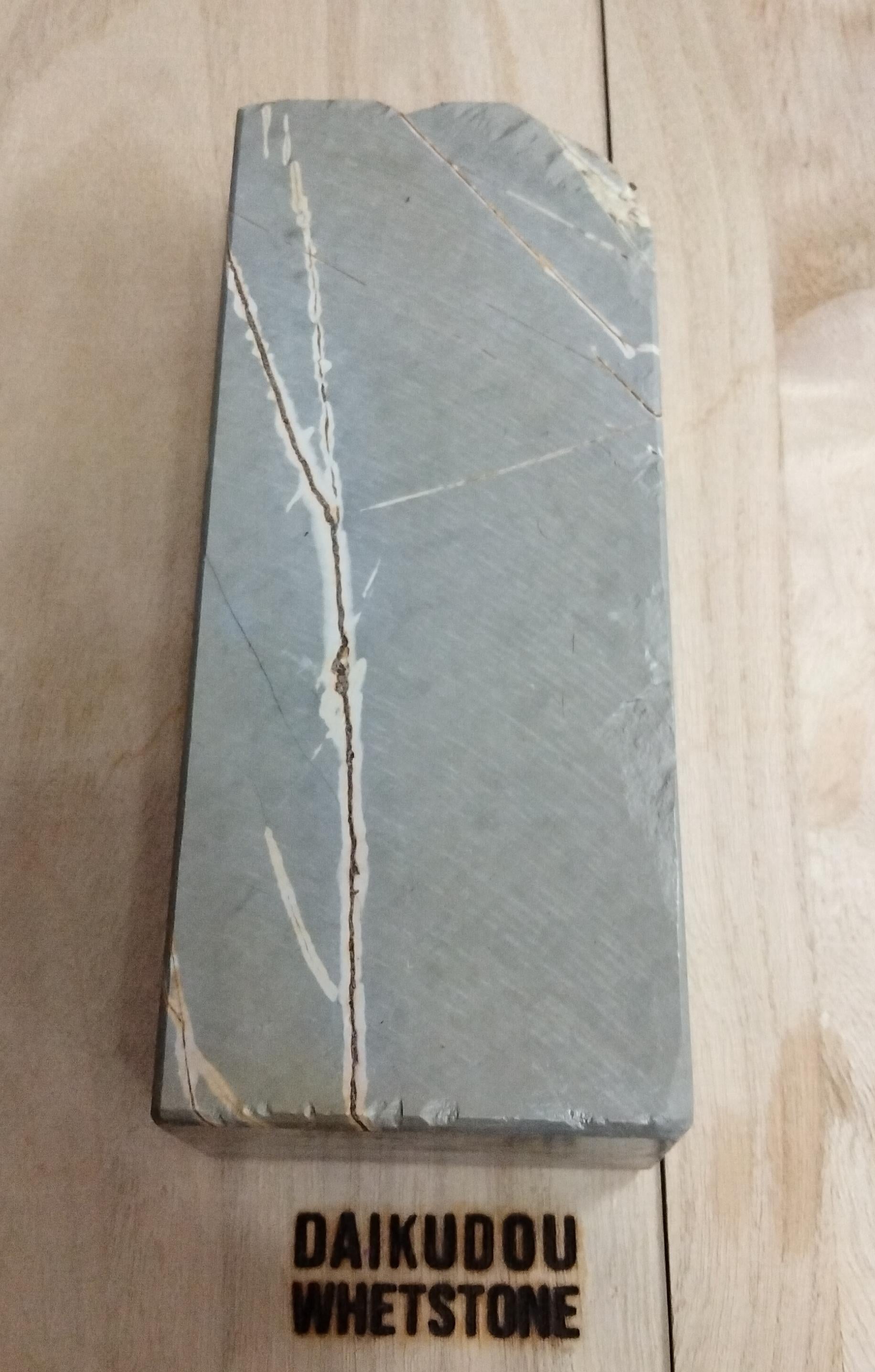 Shohonzan Tenjō Suita 2023g – Soft Thick-Block Whetstone with Subtle Karasu | Japanese Natural Finishing Stone