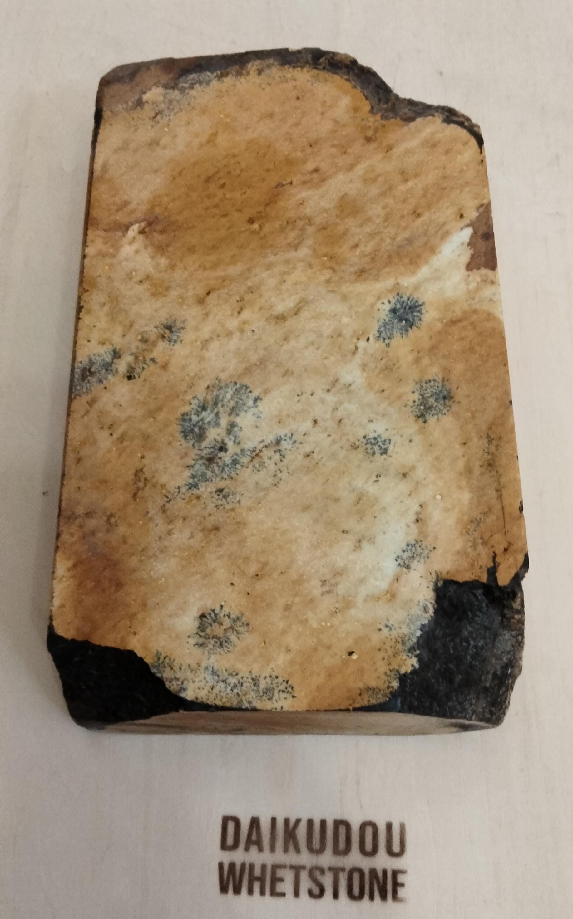 Natural Whetstone Iyō Meito 2441g | Medium Stone | Made in Japan