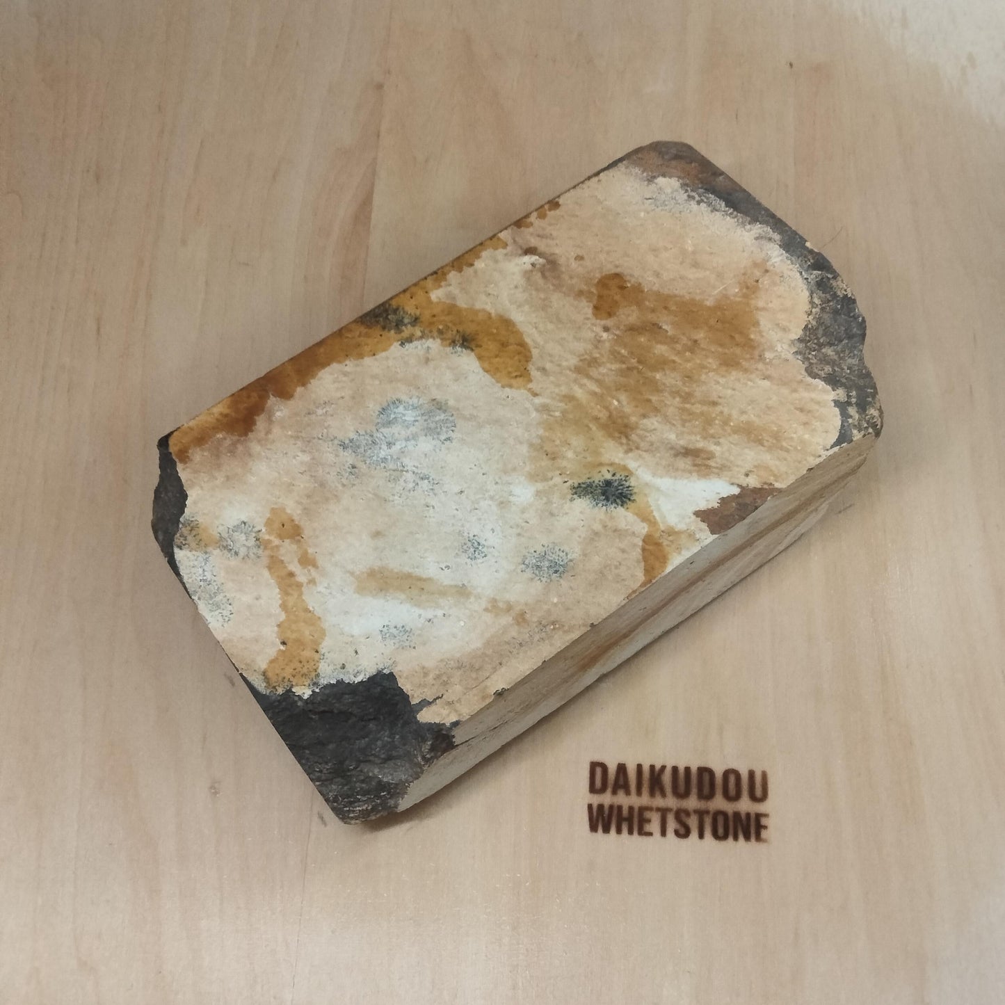 Natural Whetstone Iyō Meito 2441g | Medium Stone | Made in Japan